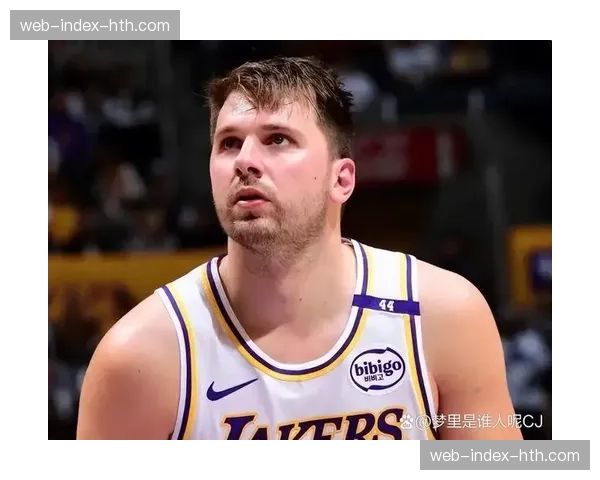 湖人东契奇进攻发动机:22投12中高效33分8助攻主导球队攻势